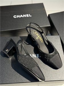 {{productViewItem.photos[photoViewList.activeNavIndex].Alt || productViewItem.photos[photoViewList.activeNavIndex].Description || 'Туфли CHANEL'}}