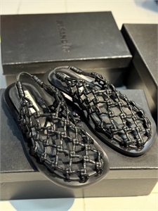 {{productViewItem.photos[photoViewList.activeNavIndex].Alt || productViewItem.photos[photoViewList.activeNavIndex].Description || 'Сандалии JIL SANDER'}}