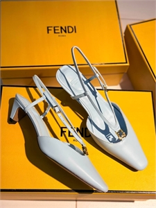 {{productViewItem.photos[photoViewList.activeNavIndex].Alt || productViewItem.photos[photoViewList.activeNavIndex].Description || 'Туфли FENDI'}}
