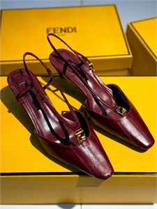 {{productViewItem.photos[photoViewList.activeNavIndex].Alt || productViewItem.photos[photoViewList.activeNavIndex].Description || 'Туфли FENDI'}}