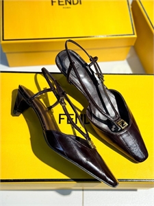{{productViewItem.photos[photoViewList.activeNavIndex].Alt || productViewItem.photos[photoViewList.activeNavIndex].Description || 'Туфли FENDI'}}
