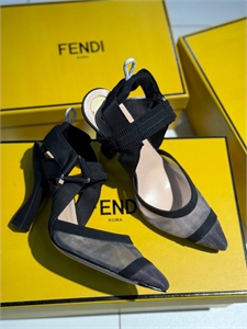 {{productViewItem.photos[photoViewList.activeNavIndex].Alt || productViewItem.photos[photoViewList.activeNavIndex].Description || 'Туфли FENDI'}}