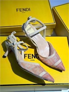 {{productViewItem.photos[photoViewList.activeNavIndex].Alt || productViewItem.photos[photoViewList.activeNavIndex].Description || 'Туфли FENDI'}}
