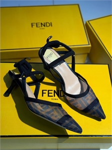 {{productViewItem.photos[photoViewList.activeNavIndex].Alt || productViewItem.photos[photoViewList.activeNavIndex].Description || 'Туфли FENDI'}}