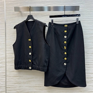 {{productViewItem.photos[photoViewList.activeNavIndex].Alt || productViewItem.photos[photoViewList.activeNavIndex].Description || 'Костюм Schiaparelli'}}