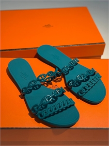 {{productViewItem.photos[photoViewList.activeNavIndex].Alt || productViewItem.photos[photoViewList.activeNavIndex].Description || 'Тапочки HERMES'}}