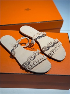 {{productViewItem.photos[photoViewList.activeNavIndex].Alt || productViewItem.photos[photoViewList.activeNavIndex].Description || 'Тапочки HERMES'}}