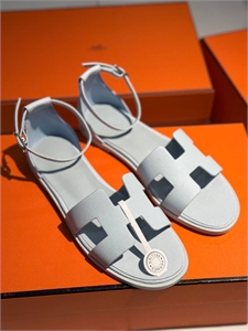 {{productViewItem.photos[photoViewList.activeNavIndex].Alt || productViewItem.photos[photoViewList.activeNavIndex].Description || 'Сандалии HERMES'}}