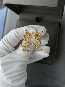{{productViewItem.photos[photoViewList.activeNavIndex].Alt || productViewItem.photos[photoViewList.activeNavIndex].Description || 'Серьги YSL'}}