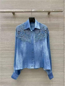 {{productViewItem.photos[photoViewList.activeNavIndex].Alt || productViewItem.photos[photoViewList.activeNavIndex].Description || 'Костюм  ERMANO SCERVINO'}}