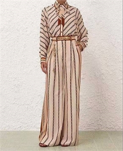 {{productViewItem.photos[photoViewList.activeNavIndex].Alt || productViewItem.photos[photoViewList.activeNavIndex].Description || 'Костюм ZIMMERMANN'}}