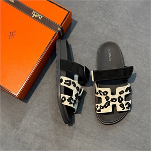 {{productViewItem.photos[photoViewList.activeNavIndex].Alt || productViewItem.photos[photoViewList.activeNavIndex].Description || 'Тапочки HERMES'}}