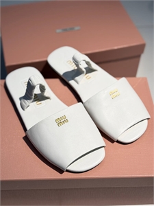 {{productViewItem.photos[photoViewList.activeNavIndex].Alt || productViewItem.photos[photoViewList.activeNavIndex].Description || 'Сандалии MIU MIU'}}