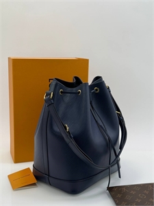 {{productViewItem.photos[photoViewList.activeNavIndex].Alt || productViewItem.photos[photoViewList.activeNavIndex].Description || 'Сумка LOUIS VUITTON'}}