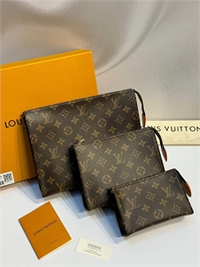 {{productViewItem.photos[photoViewList.activeNavIndex].Alt || productViewItem.photos[photoViewList.activeNavIndex].Description || 'Несессер LOUIS VUITTON'}}