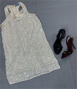 {{productViewItem.photos[photoViewList.activeNavIndex].Alt || productViewItem.photos[photoViewList.activeNavIndex].Description || 'Платье PRADA'}}