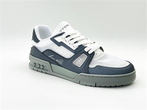 {{productViewItem.photos[photoViewList.activeNavIndex].Alt || productViewItem.photos[photoViewList.activeNavIndex].Description || 'Кроссовки LV'}}