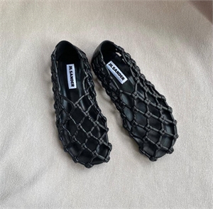 {{productViewItem.photos[photoViewList.activeNavIndex].Alt || productViewItem.photos[photoViewList.activeNavIndex].Description || 'Балетки JIL SANDER'}}