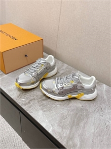 {{productViewItem.photos[photoViewList.activeNavIndex].Alt || productViewItem.photos[photoViewList.activeNavIndex].Description || 'Кроссовки LOUIS VUITTON'}}