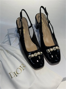 {{productViewItem.photos[photoViewList.activeNavIndex].Alt || productViewItem.photos[photoViewList.activeNavIndex].Description || 'Туфли DIOR'}}