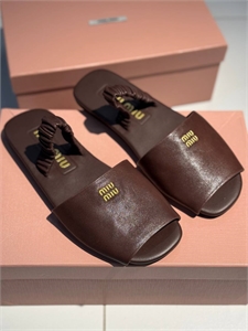 {{productViewItem.photos[photoViewList.activeNavIndex].Alt || productViewItem.photos[photoViewList.activeNavIndex].Description || 'Сандалии MIU MIU'}}