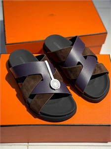 {{productViewItem.photos[photoViewList.activeNavIndex].Alt || productViewItem.photos[photoViewList.activeNavIndex].Description || 'Тапочки HERMES'}}