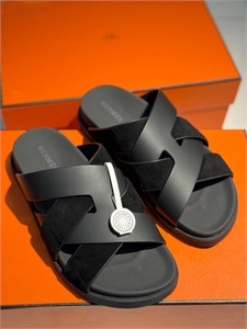 {{productViewItem.photos[photoViewList.activeNavIndex].Alt || productViewItem.photos[photoViewList.activeNavIndex].Description || 'Тапочки HERMES'}}
