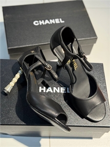 {{productViewItem.photos[photoViewList.activeNavIndex].Alt || productViewItem.photos[photoViewList.activeNavIndex].Description || 'Туфли CHANEL'}}