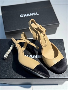 {{productViewItem.photos[photoViewList.activeNavIndex].Alt || productViewItem.photos[photoViewList.activeNavIndex].Description || 'Туфли CHANEL'}}