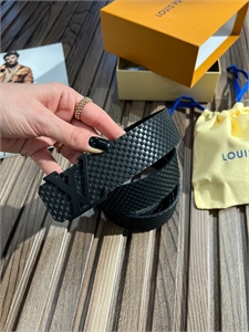 {{productViewItem.photos[photoViewList.activeNavIndex].Alt || productViewItem.photos[photoViewList.activeNavIndex].Description || 'Ремень LV'}}
