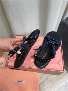 {{productViewItem.photos[photoViewList.activeNavIndex].Alt || productViewItem.photos[photoViewList.activeNavIndex].Description || 'Сандалии MIU MIU'}}
