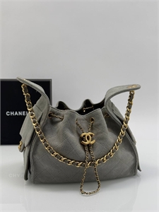 {{productViewItem.photos[photoViewList.activeNavIndex].Alt || productViewItem.photos[photoViewList.activeNavIndex].Description || 'Сумка CHANEL'}}