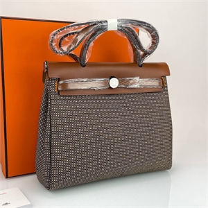 {{productViewItem.photos[photoViewList.activeNavIndex].Alt || productViewItem.photos[photoViewList.activeNavIndex].Description || 'Сумка HERMES'}}