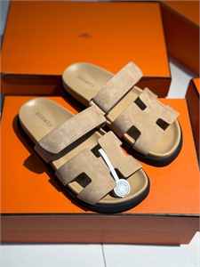 {{productViewItem.photos[photoViewList.activeNavIndex].Alt || productViewItem.photos[photoViewList.activeNavIndex].Description || 'Шлепанцы HERMES'}}