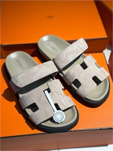 {{productViewItem.photos[photoViewList.activeNavIndex].Alt || productViewItem.photos[photoViewList.activeNavIndex].Description || 'Шлепанцы HERMES'}}
