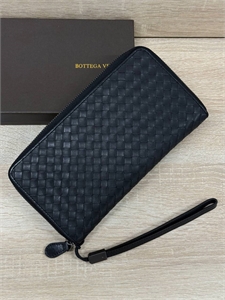 {{productViewItem.photos[photoViewList.activeNavIndex].Alt || productViewItem.photos[photoViewList.activeNavIndex].Description || 'кошелёк BV'}}