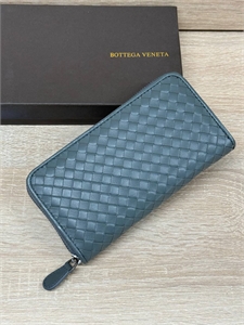 {{productViewItem.photos[photoViewList.activeNavIndex].Alt || productViewItem.photos[photoViewList.activeNavIndex].Description || 'кошелёк BV'}}