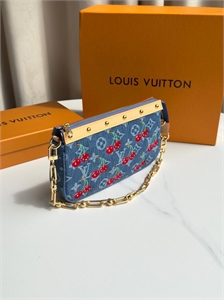 {{productViewItem.photos[photoViewList.activeNavIndex].Alt || productViewItem.photos[photoViewList.activeNavIndex].Description || 'Сумка  LOUIS VUITTON'}}