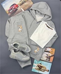 {{productViewItem.photos[photoViewList.activeNavIndex].Alt || productViewItem.photos[photoViewList.activeNavIndex].Description || 'Костюм BURBERRY'}}