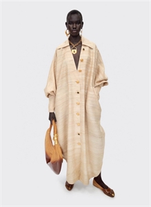 {{productViewItem.photos[photoViewList.activeNavIndex].Alt || productViewItem.photos[photoViewList.activeNavIndex].Description || 'Платье Schiaparelli'}}