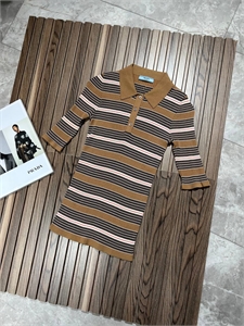 {{productViewItem.photos[photoViewList.activeNavIndex].Alt || productViewItem.photos[photoViewList.activeNavIndex].Description || 'Кофта PRADA'}}