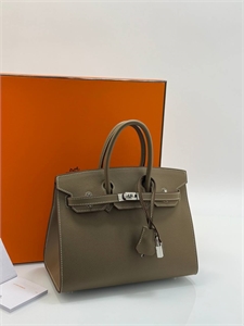 {{productViewItem.photos[photoViewList.activeNavIndex].Alt || productViewItem.photos[photoViewList.activeNavIndex].Description || 'Сумка HERMES'}}