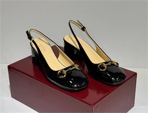 {{productViewItem.photos[photoViewList.activeNavIndex].Alt || productViewItem.photos[photoViewList.activeNavIndex].Description || 'Туфли GUCCI'}}
