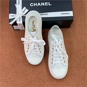 {{productViewItem.photos[photoViewList.activeNavIndex].Alt || productViewItem.photos[photoViewList.activeNavIndex].Description || 'Кеды CHANEL'}}