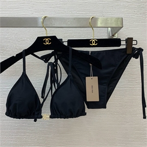 {{productViewItem.photos[photoViewList.activeNavIndex].Alt || productViewItem.photos[photoViewList.activeNavIndex].Description || 'Купальник MIU MIU'}}