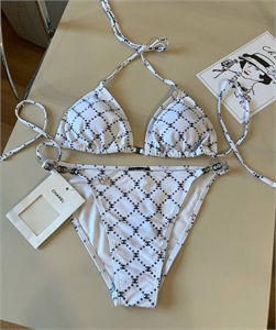 {{productViewItem.photos[photoViewList.activeNavIndex].Alt || productViewItem.photos[photoViewList.activeNavIndex].Description || 'Купальник CHANEL'}}