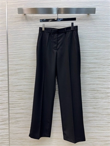 {{productViewItem.photos[photoViewList.activeNavIndex].Alt || productViewItem.photos[photoViewList.activeNavIndex].Description || 'Брюки Schiaparelli'}}