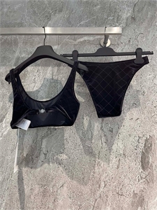 {{productViewItem.photos[photoViewList.activeNavIndex].Alt || productViewItem.photos[photoViewList.activeNavIndex].Description || 'Купальник CHANEL'}}