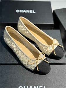 {{productViewItem.photos[photoViewList.activeNavIndex].Alt || productViewItem.photos[photoViewList.activeNavIndex].Description || 'Балетки CHANEL'}}