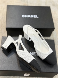 {{productViewItem.photos[photoViewList.activeNavIndex].Alt || productViewItem.photos[photoViewList.activeNavIndex].Description || 'Туфли CHANEL'}}
